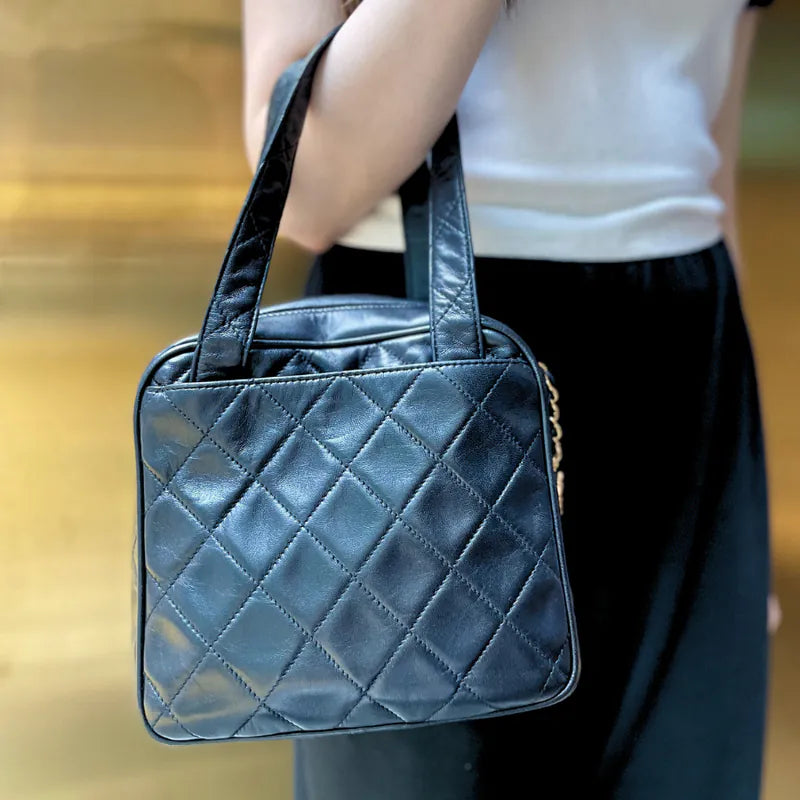 ju691-chanel-vintage-black-lambskin-quilted-handbag