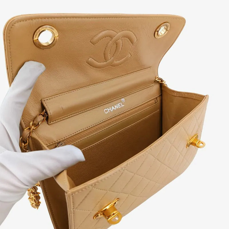 jt968-chanel-vintage-beige-lambskin-double-lock-flap-bag