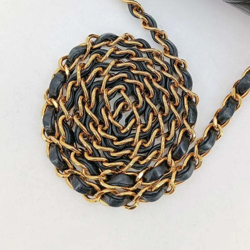 rb626-chanel-vintage-black-lambskin-22cm-diana-flap-bag