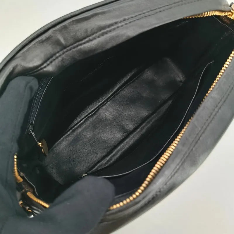 ra124-chanel-vintage-black-lambskin-quilted-camera-bag
