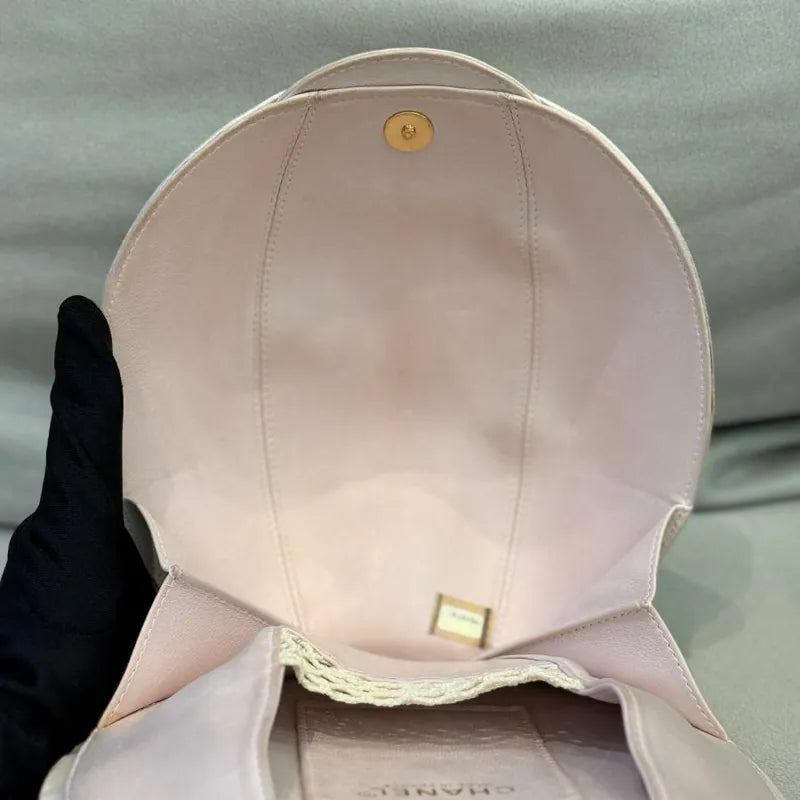 c531-chanel-vintage-pale-pink-calfskin-camellia-wristlet-evening-bag