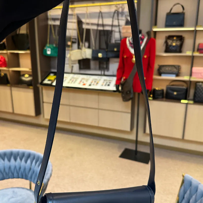 jw815-gucci-vintage-navy-leather-shoulder-bag