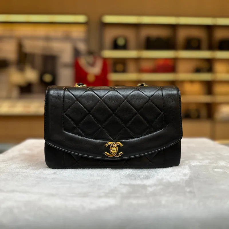 rc182-chanel-vintage-black-lambskin-22cm-diana-flap-bag