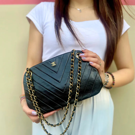 rb001-chanel-vintage-black-lambskin-chevron-handbag