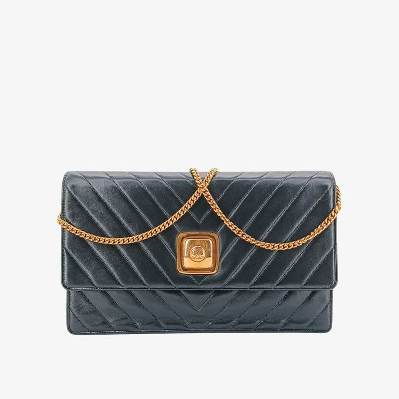 ju916-chanel-vintage-black-lambskin-chevron-push-lock-flap-bag