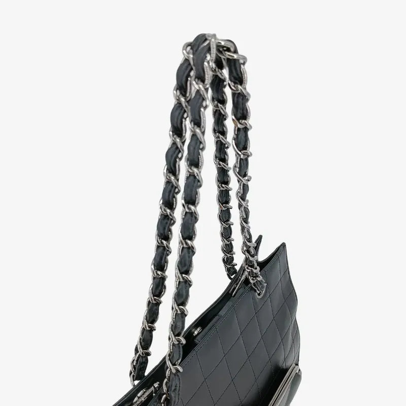 rb512-chanel-vintage-black-lambskin-chocolate-bar-tote-bag