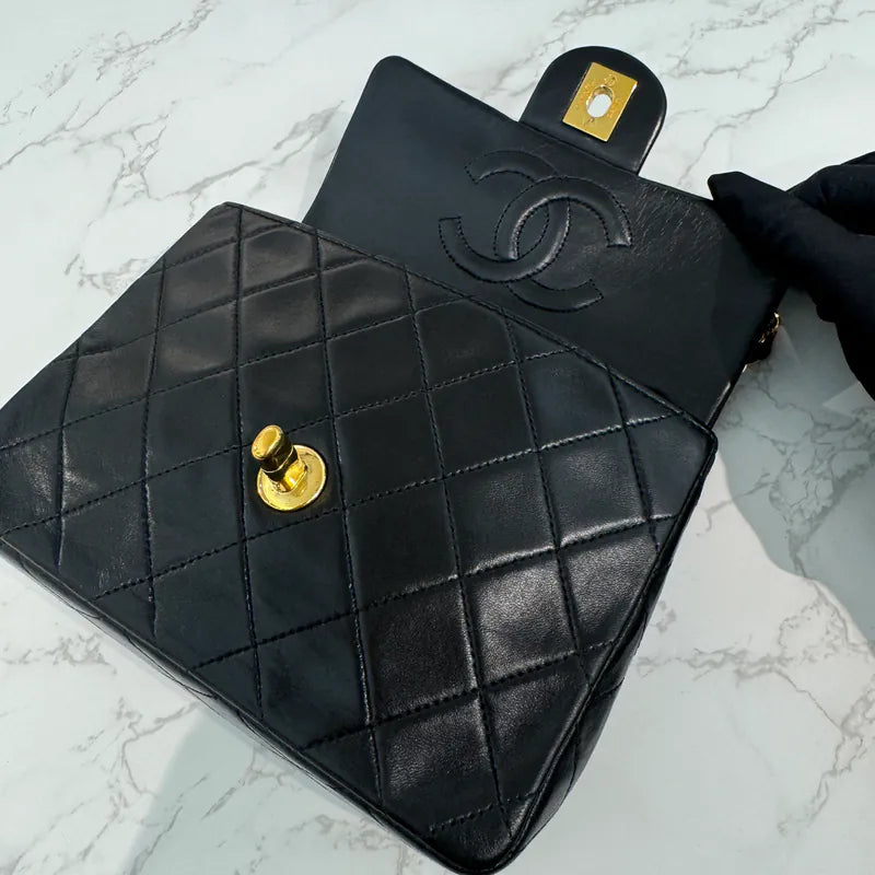 rc581-chanel-vintage-black-lambskin-classic-mini-flap-bag
