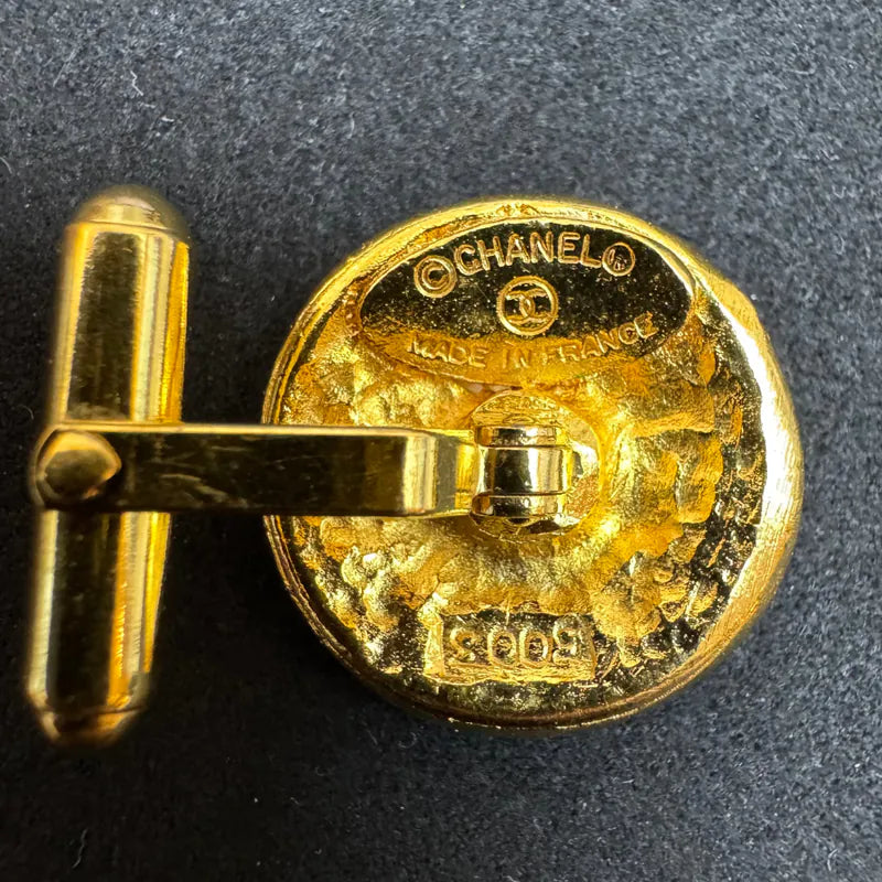 ju195-chanel-cuff-buttons