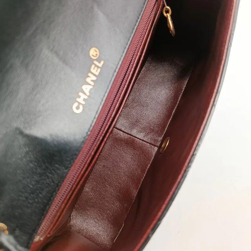 ra774-chanel-vintage-black-lambskin-25cm-diana-flap-bag