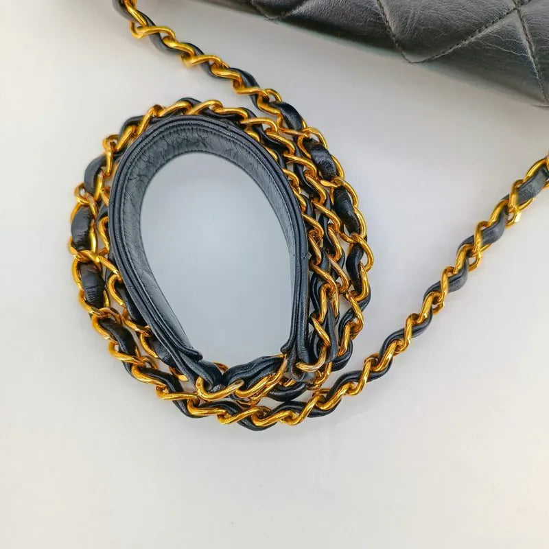 ra550-chanel-vintage-black-lambskin-quilted-flap-bag