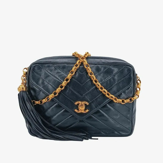 jt561-chanel-vintage-black-lambskin-gold-chain-chevron-camera-bag