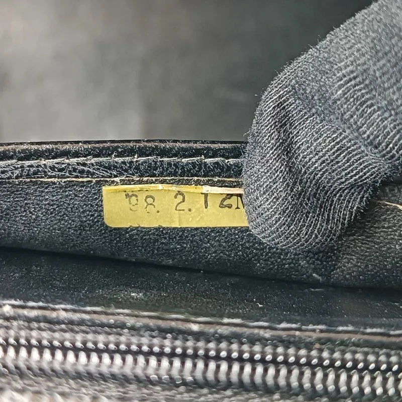 jah118-chanel-vintage-black-caviar-leather-qulited-jumbo-flap-bag