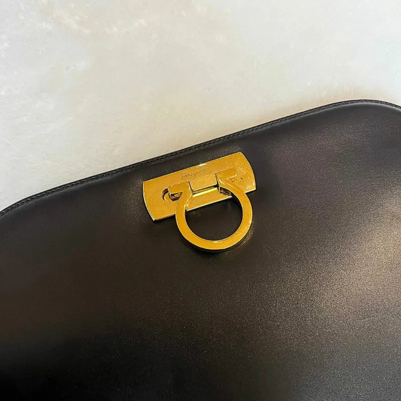 Salvatore Ferragamoレザーバッグ JX306 - SALVATORE FERRAGAMO Vintage Black Box Leather Shoulder Bag