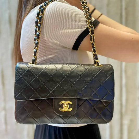 rb663-chanel-vintage-black-lambskin-23cm-classic-flap-bag