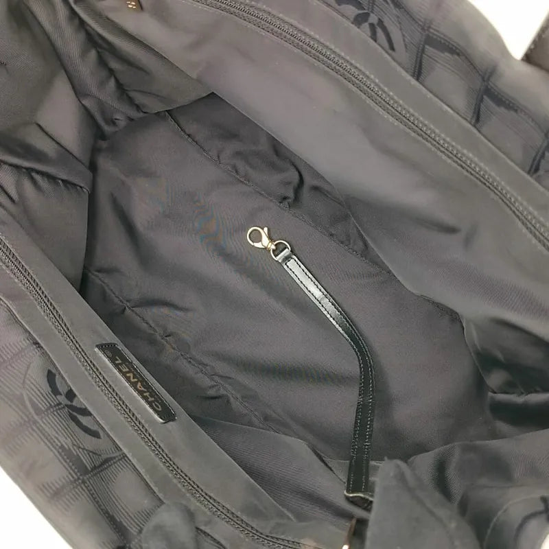 jt745-chanel-vintage-black-nylon-handbag