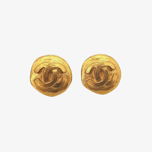js562-chanel-vintage-cc-round-gold-plated-clip-on-earrings