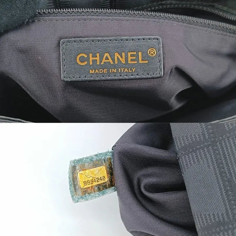 ra030-chanel-vintage-black-nylon-should-bag