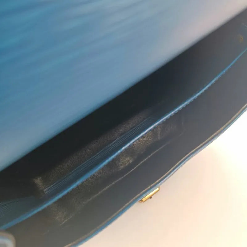 js441-louis-vuitton-cartouchiere