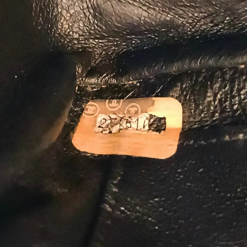 jw233-chanel-vintage-black-lambskin-gold-chain-camera-bag