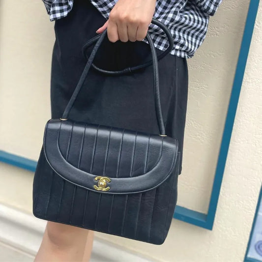 js040-chanel-vintage-black-lambskin-vertical-flap-bag