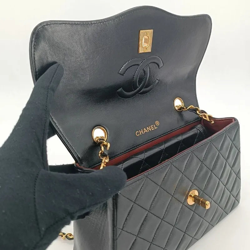 js608-chanel-vintage-black-lambskin-quilted-flap-bag