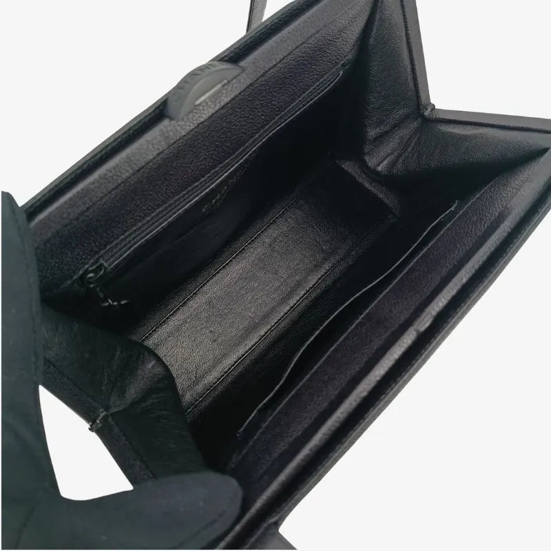 jt521-chanel-vintage-black-caviar-leather-cc-logo-shoulder-bag