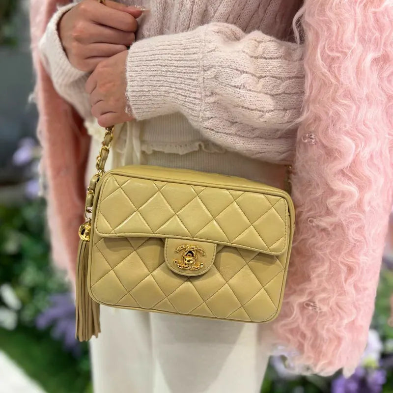 jw968-chanel-vintage-beige-lambskin-tassel-camera-bag