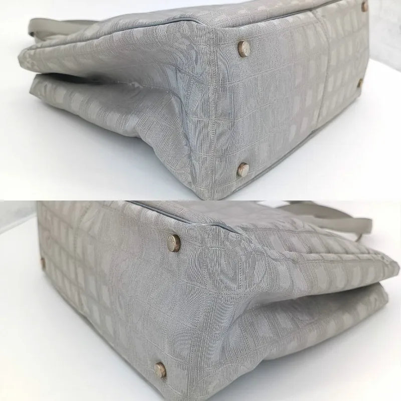 ra215-chanel-vintage-silver-nylon-handbag