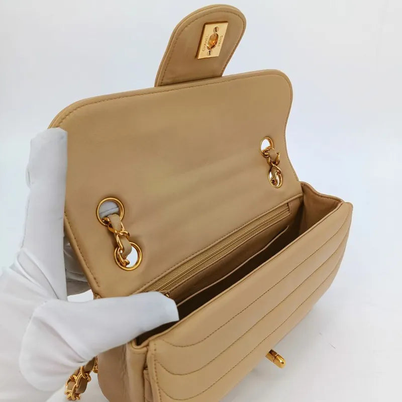 ju958-chanel-vintage-beige-lambskin-horizontal-stripes-flap-bag