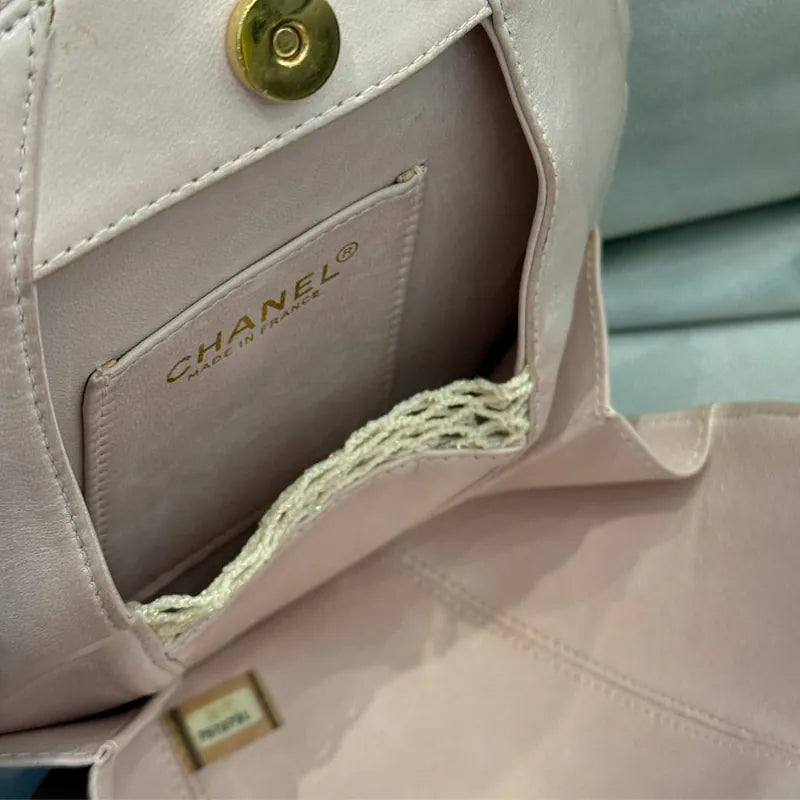 c531-chanel-vintage-pale-pink-calfskin-camellia-wristlet-evening-bag