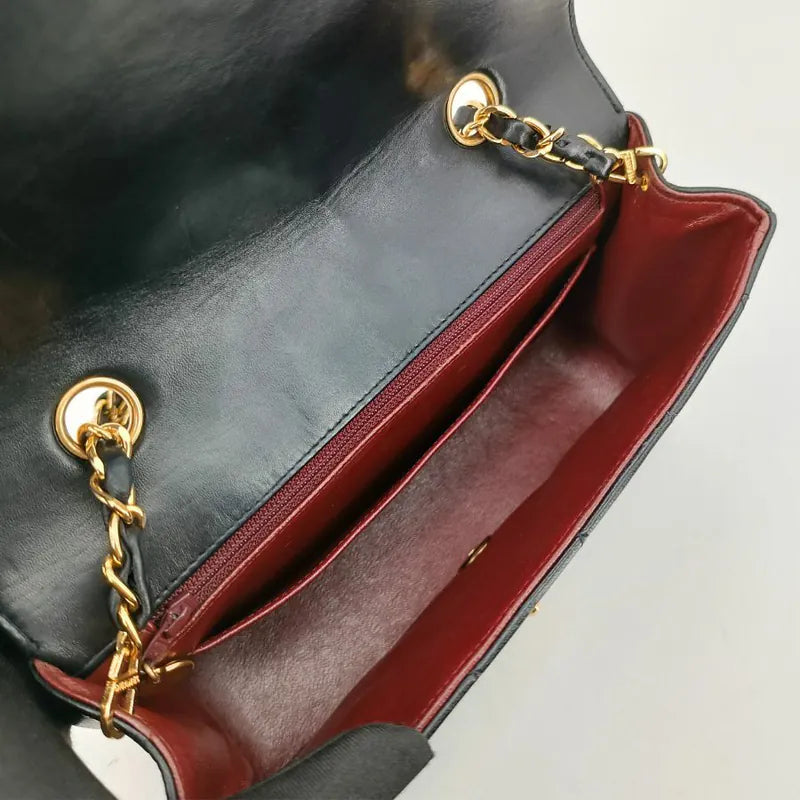 rb626-chanel-vintage-black-lambskin-22cm-diana-flap-bag