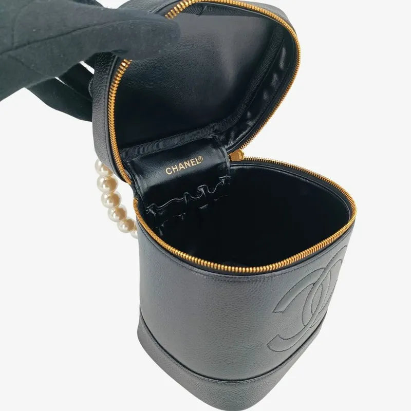 jt441-chanel-vintage-black-caviar-leather-cosmetic-bag