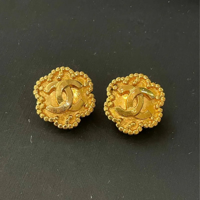 rc435-chanel-vintage-cc-logo-gold-plated-clip-on-earrings