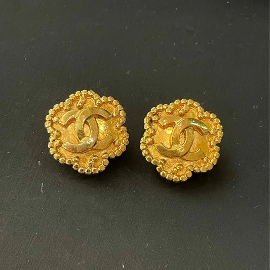 rc435-chanel-vintage-cc-logo-gold-plated-clip-on-earrings