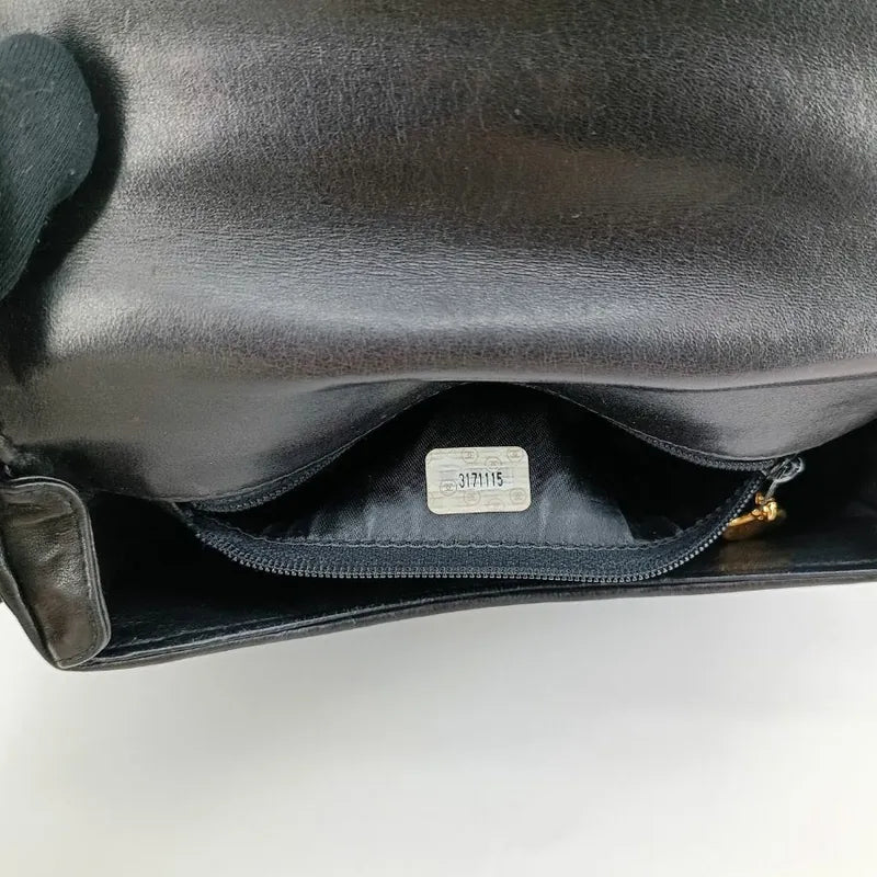 c357-chanel-vintage-black-lambskin-chevron-flap-bag