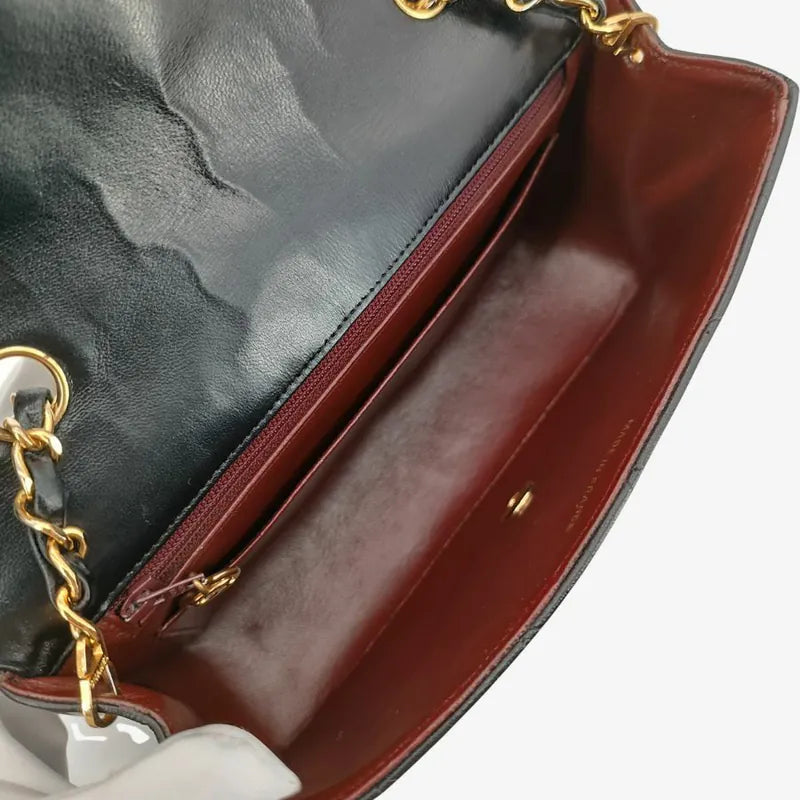 rb017-chanel-vintage-black-lambskin-22cm-diana-flap-bag