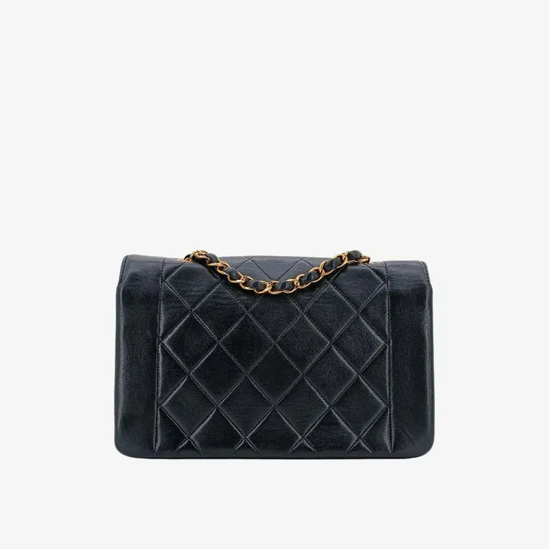 rb626-chanel-vintage-black-lambskin-22cm-diana-flap-bag