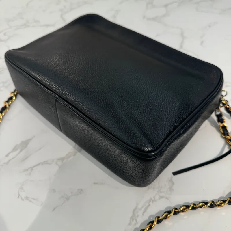 jw935-chanel-vintage-black-caviar-leather-triple-cc-camera-bag