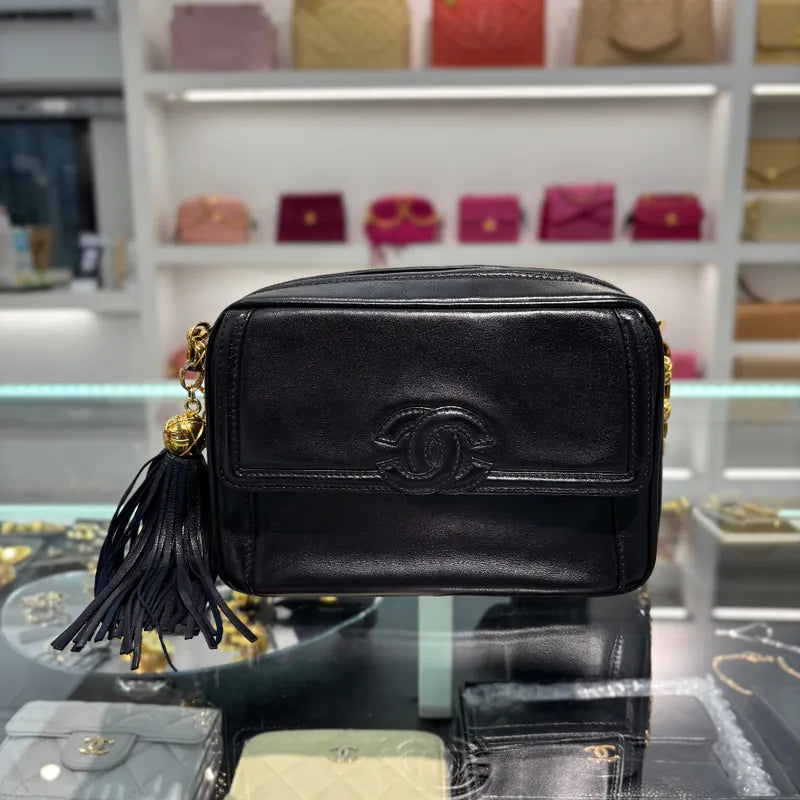 rc584-chanel-vintage-navy-lambskin-gold-chain-camera-bag