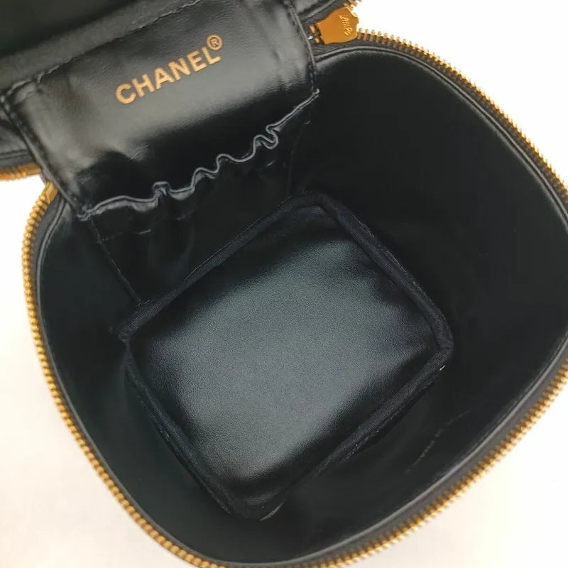 jt216-chanel-vintage-black-caviar-leather-cosmetic-bag