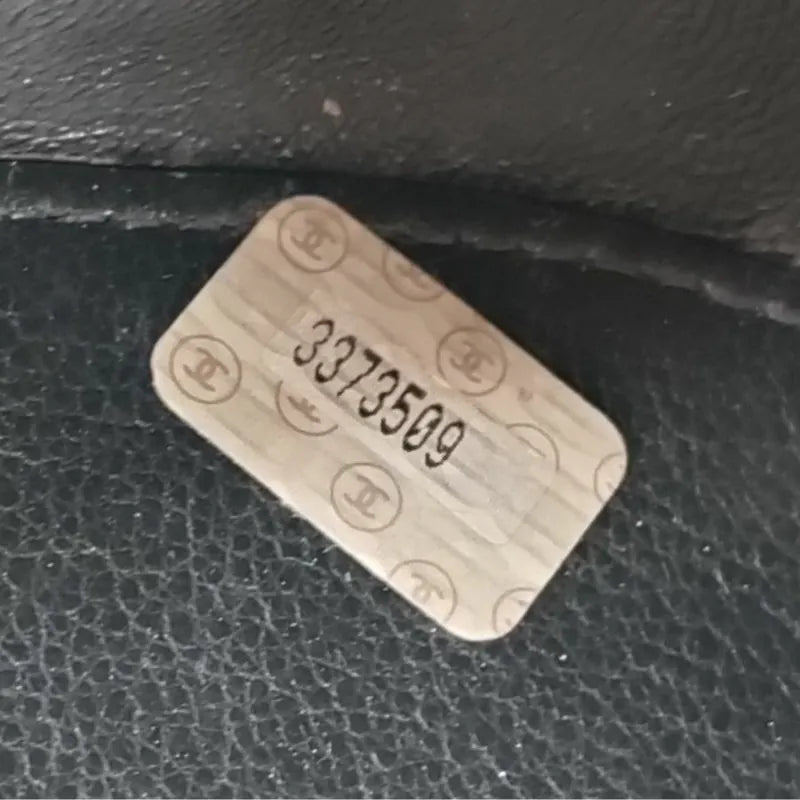 sh021-chanel-vintage-black-patent-leather-round-vanity-handbag