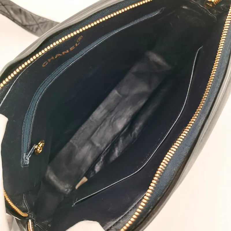 jah200-chanel-vintage-black-lambskin-tessel-camera-bag