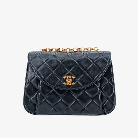 jah178-chanel-vintage-black-lambskin-gold-chain-flap-bag