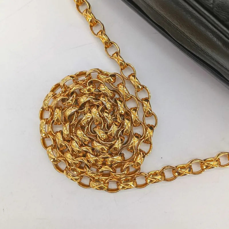 rb288-chanel-vintage-black-lambskin-gold-chain-camera-bag