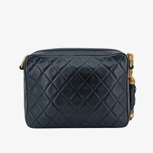 c501-chanel-vintage-black-lambskin-gold-chain-camera-bag