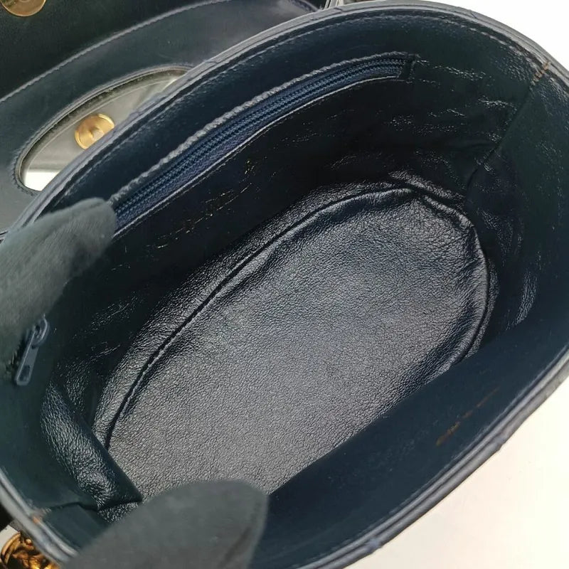 jt581-chanel-vintage-navy-lambskin-tassel-vanity-case-bag