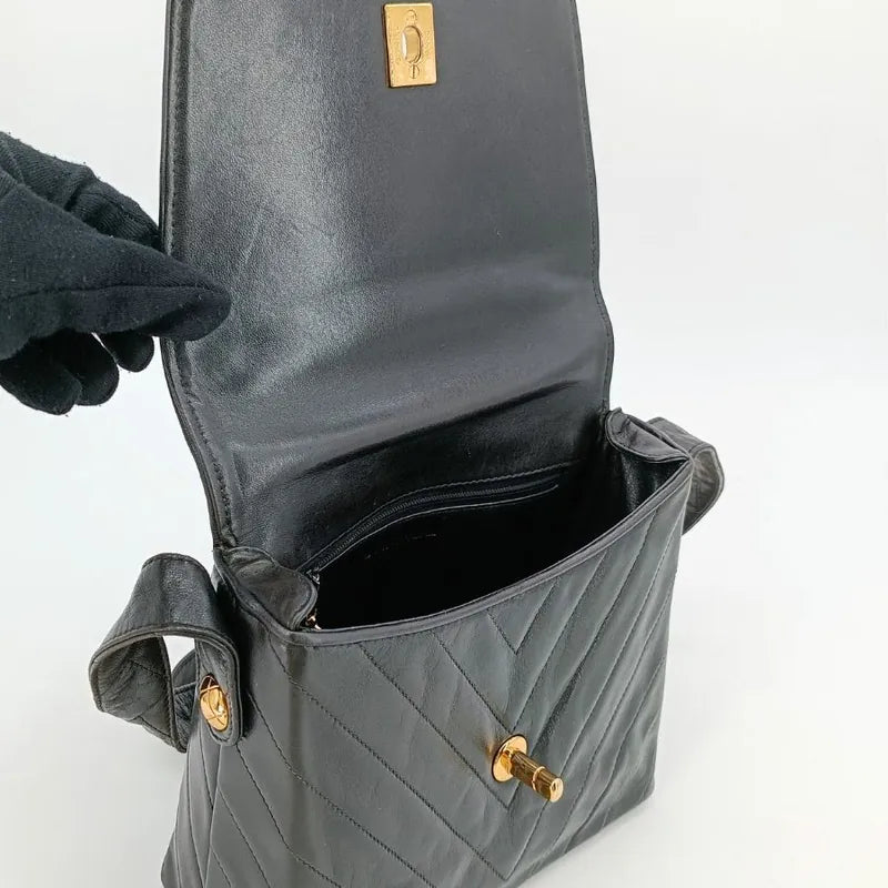 c357-chanel-vintage-black-lambskin-chevron-flap-bag