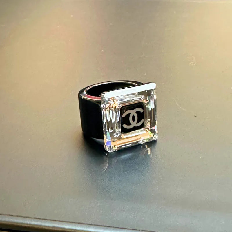 jw681-chanel-black-cc-ring-54-silvery-metal-plastic