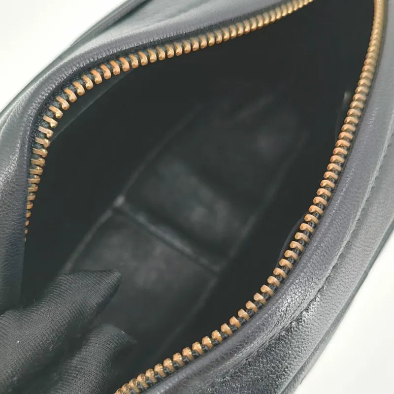 ra639-chanel-vintage-black-lambskin-quilted-camera-bag