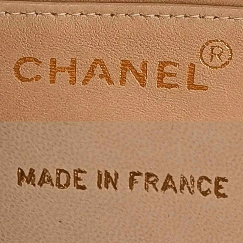 sh022-chanel-vintage-beige-patent-leather-round-vanity-handbag